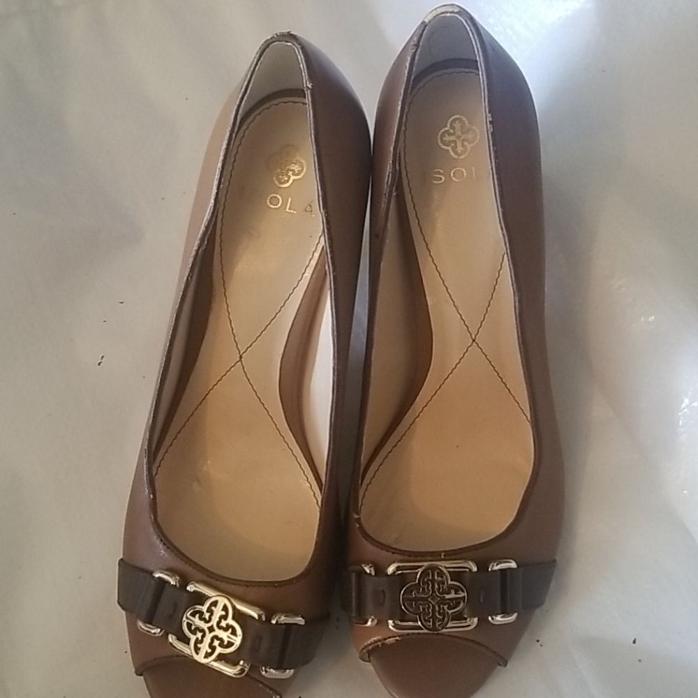 Ladies peep toe shoes